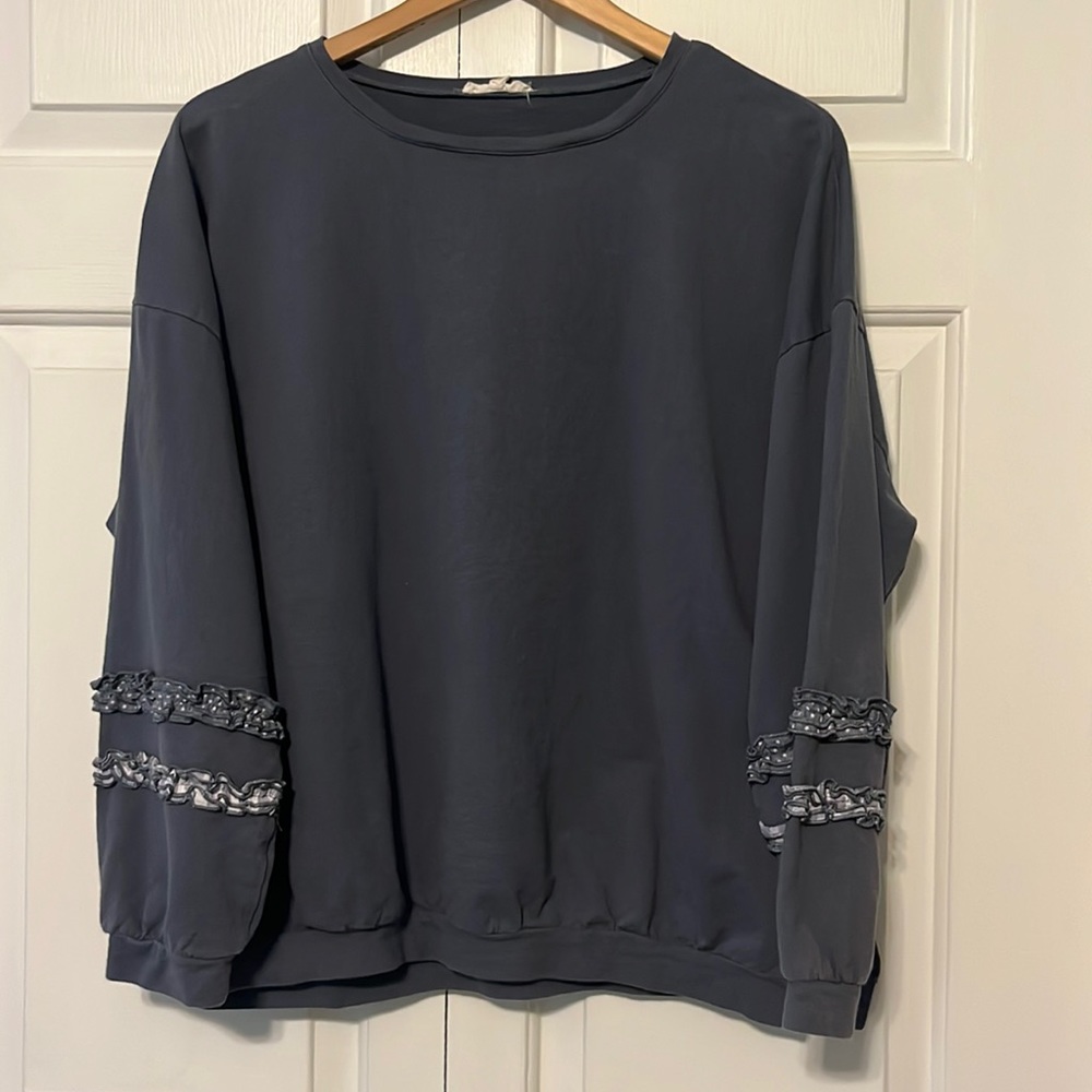 Easel sweatshirt top